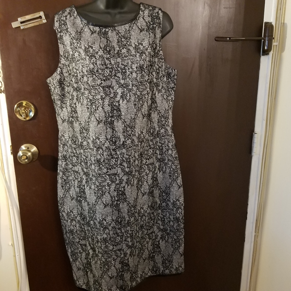 T Tahari Size 14 Snakeskin Sleeveless Sheath Dress